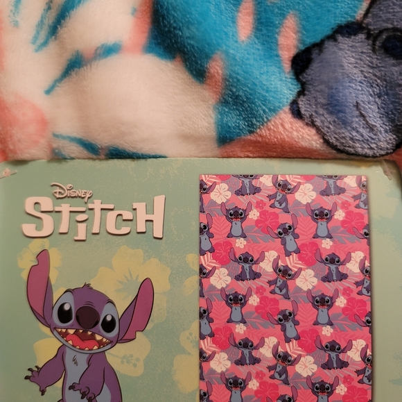 Disney  - Stitch Hibiscus Flower Plush Throw Blanket (50x 70) Pink Brand New - Picture 2 of 2